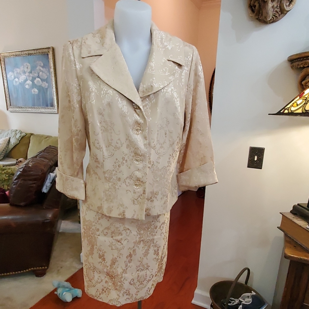 Citi Skirt Suit